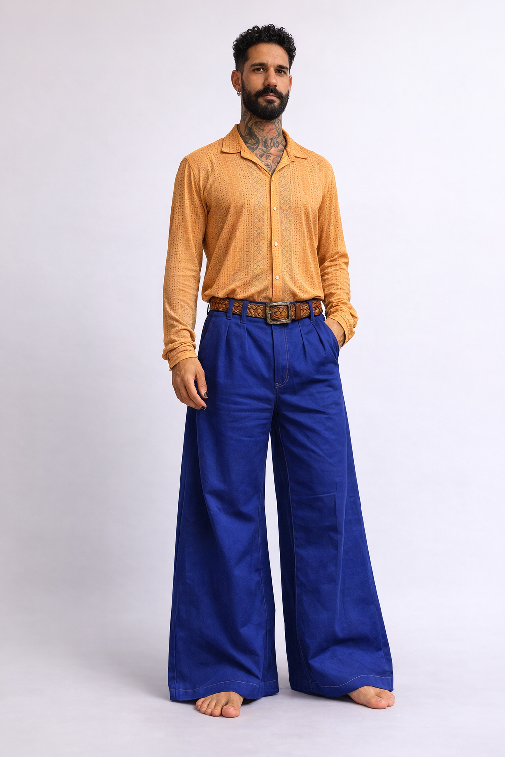 Camisa Manga Longa em Renda Stretch com Botões de Madrepérola + Calça Pantalona em Sarja Leve