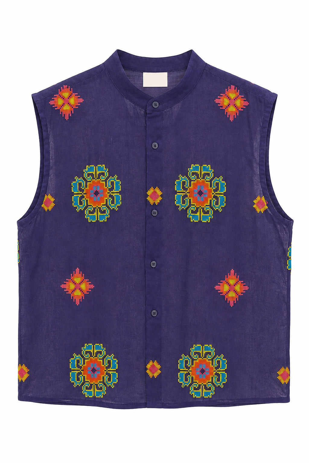 Camisa sem mangas 8-Bit azul marinho em lesê, com botões frontais e bordados geométricos coloridos distribuídos na frente.